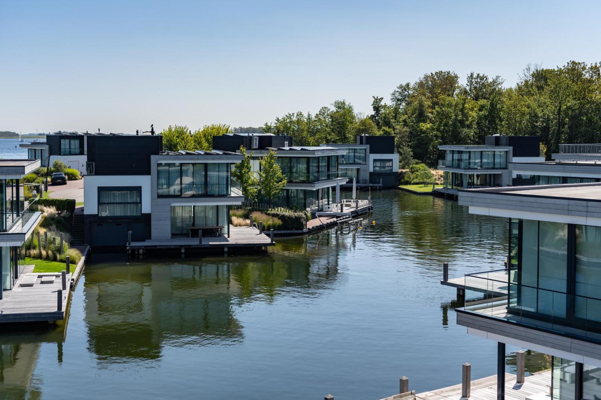 Dormio Harbour Village Resort 5*