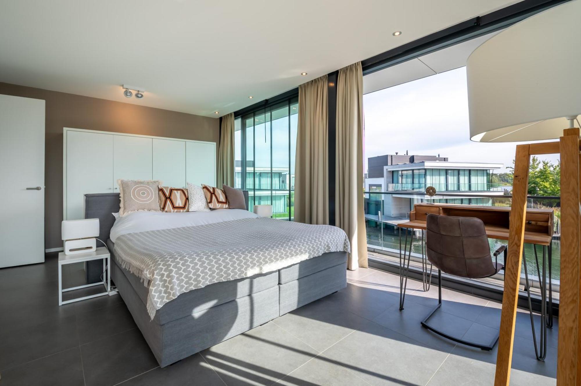 Dormio Harbour Village Resort Arnemuiden